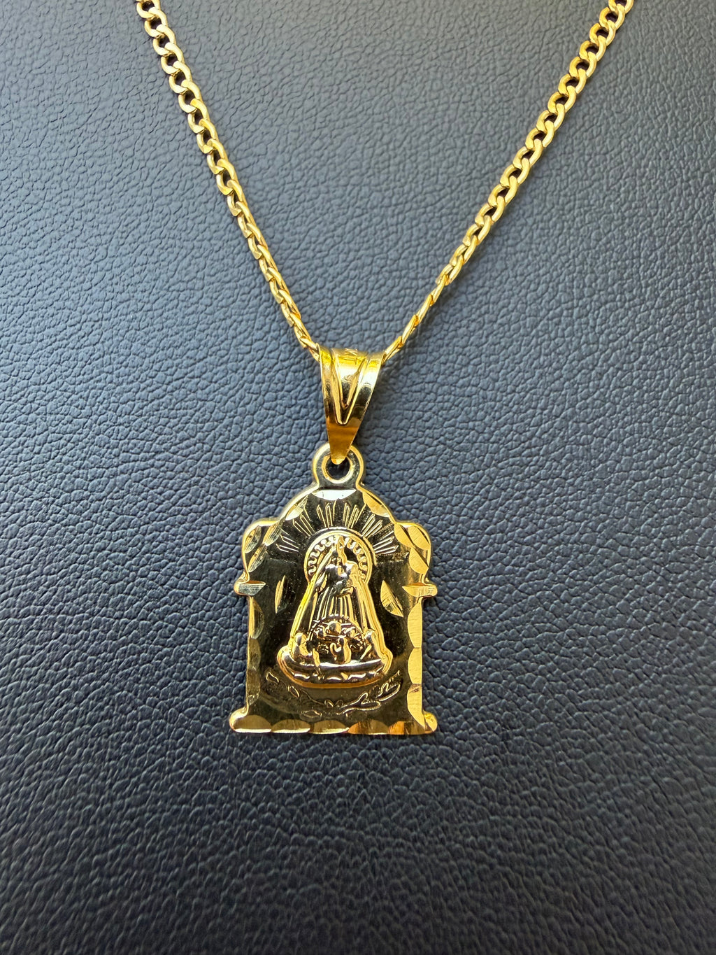 Cadena con Dije Caridad del Cobre Oro 10k