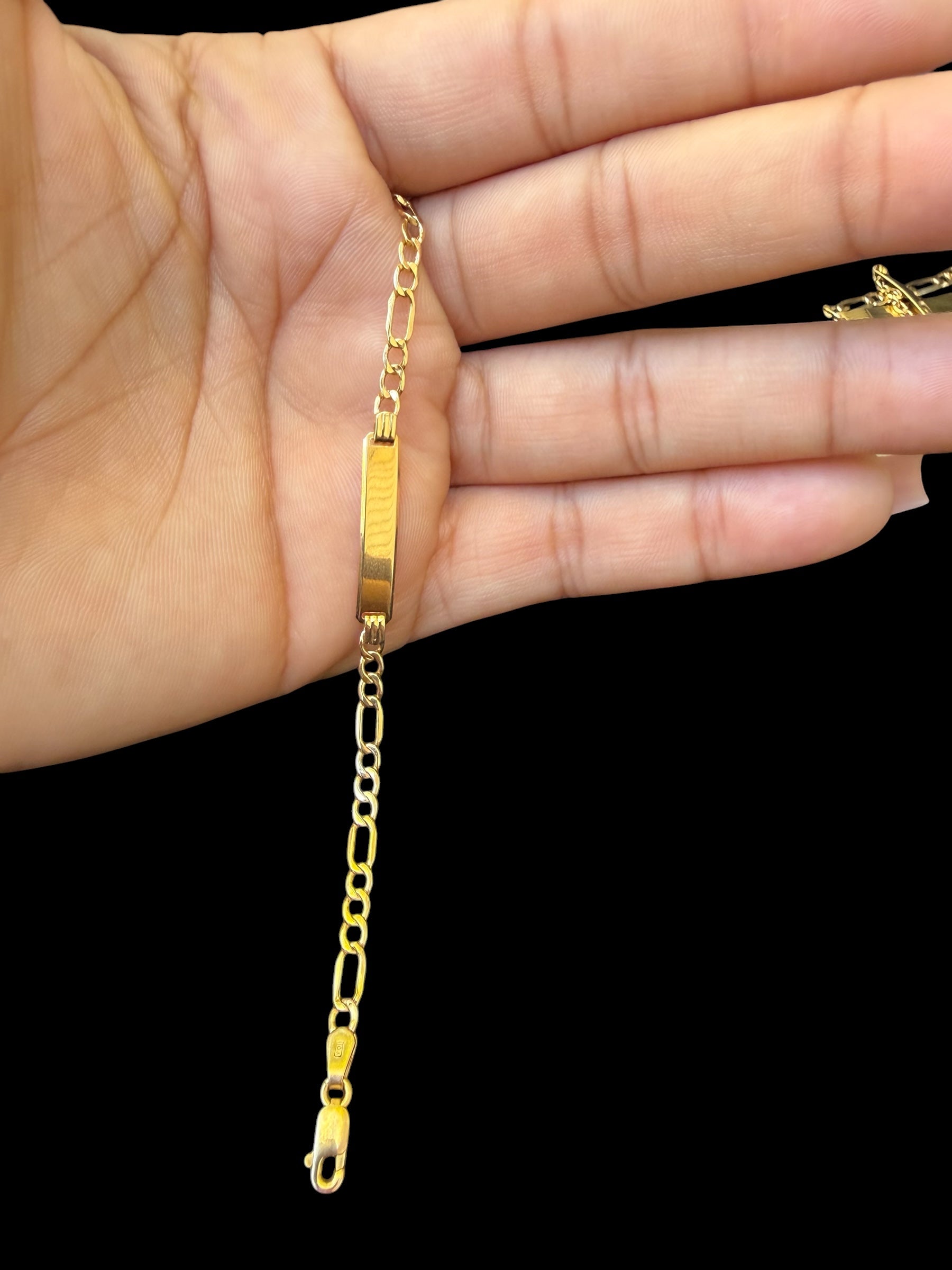 Manilla Fígaro con Placa para niños (Personalizables) Oro 10k