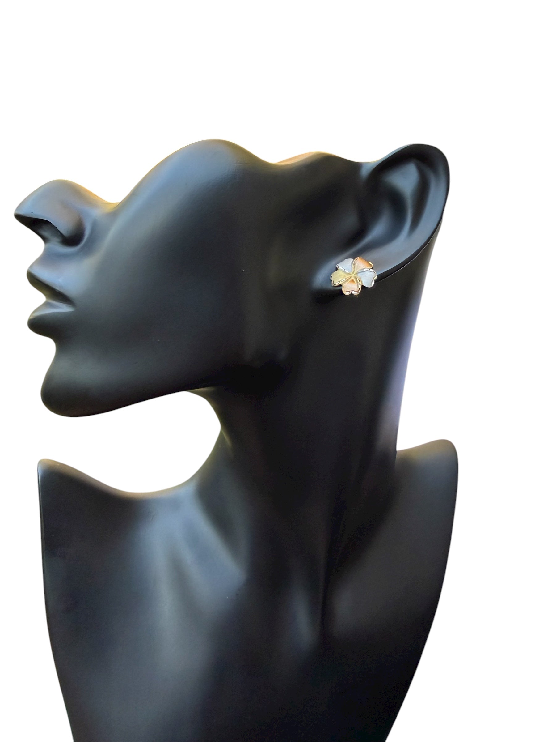 Aretes Flor en Tres Oros 10K