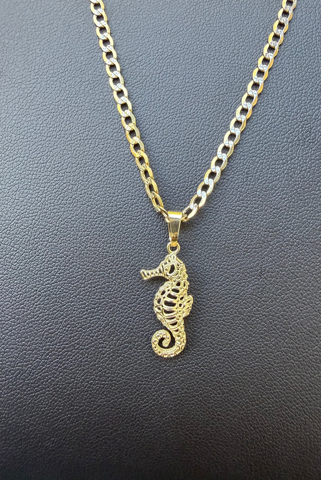 Cadena Pave de Caballito de Mar Oro 10k