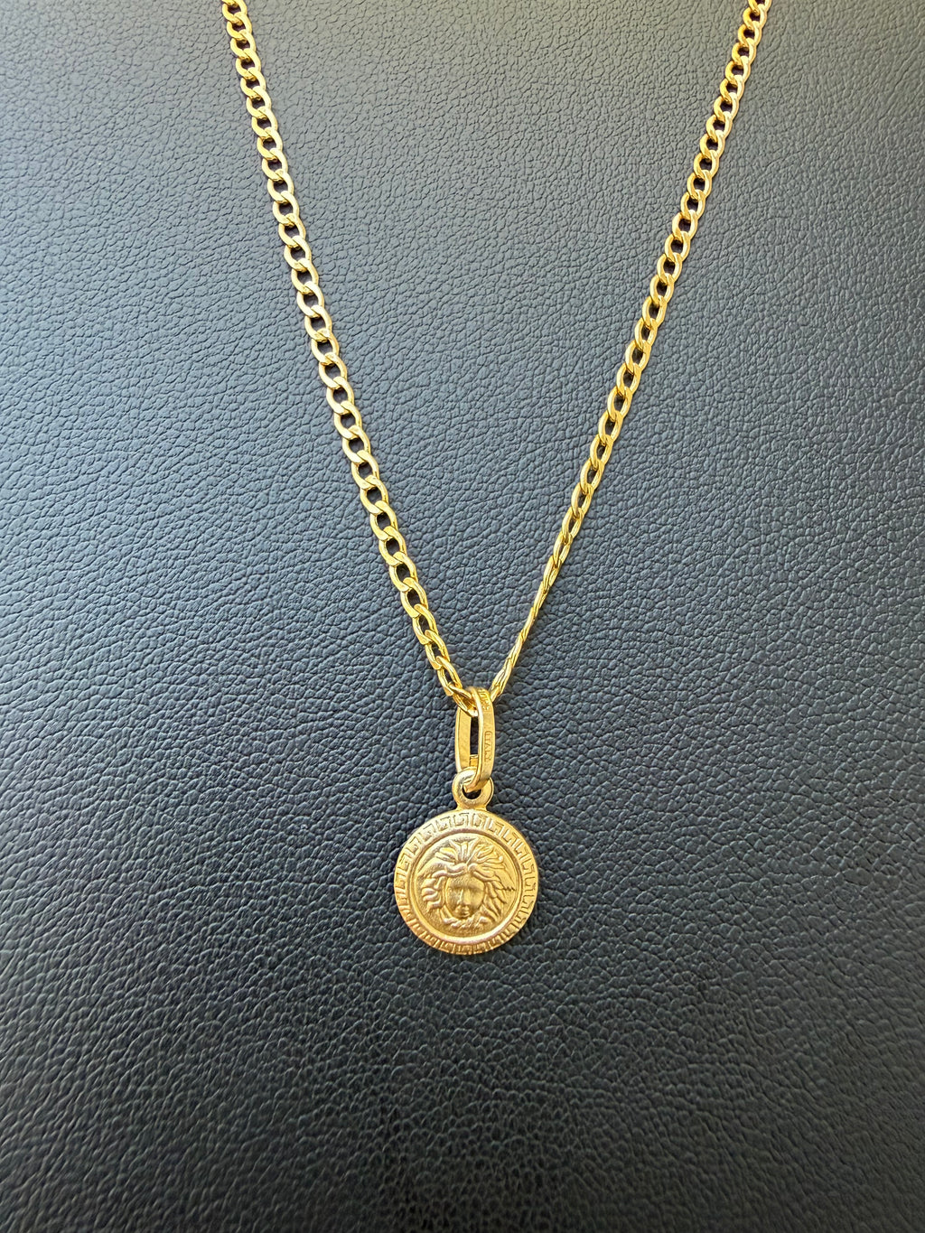 Cadena Fina con dije Versace Oro 10k