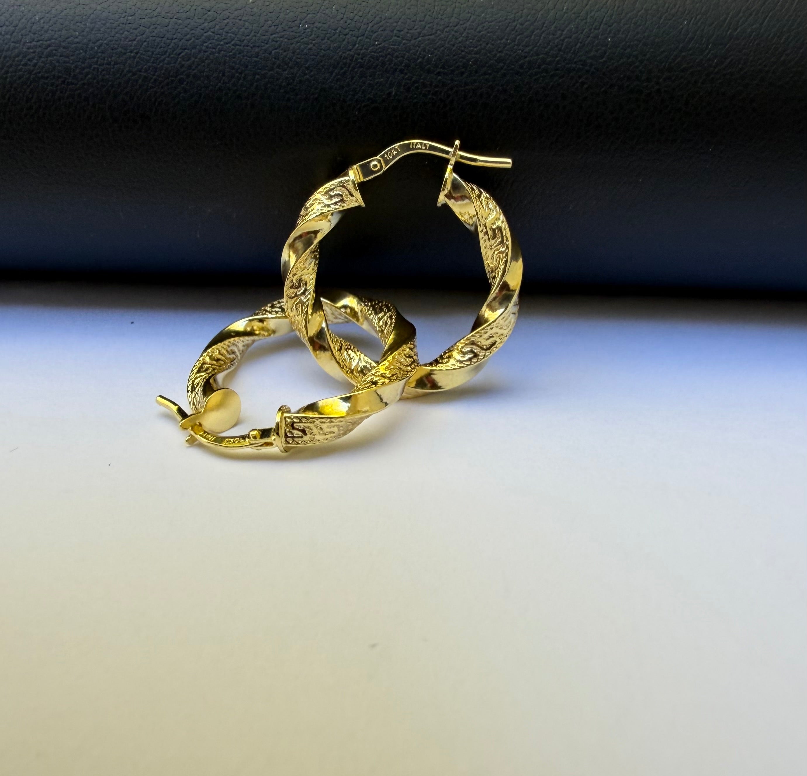 Argollas Torcidas Versace (Paso 2) Oro 10k