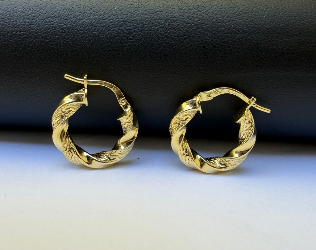 Argollas Torcidas Versace (Paso 1) Oro 10k