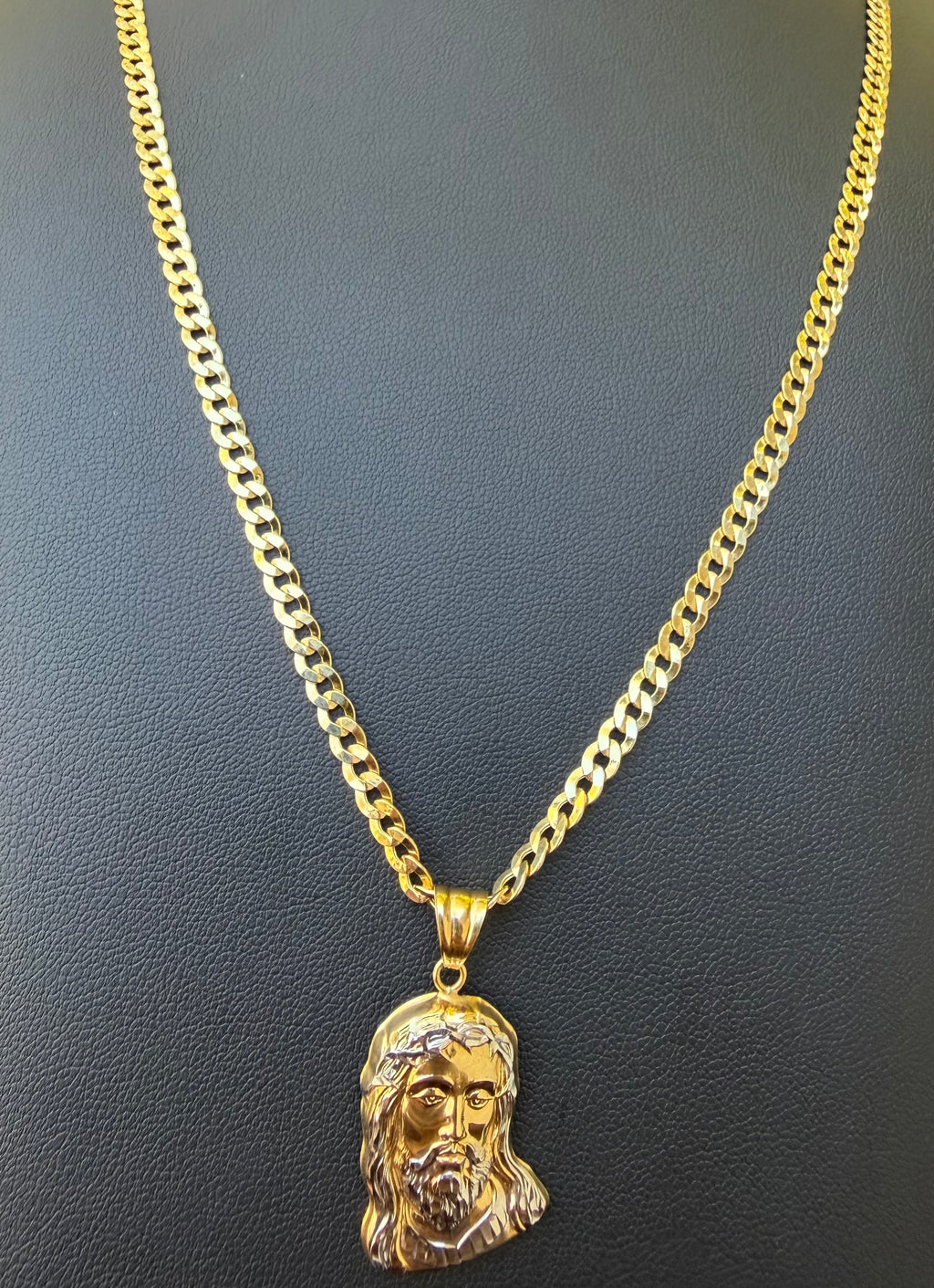 Cadena Martillada dije de Jesús Oro 10k