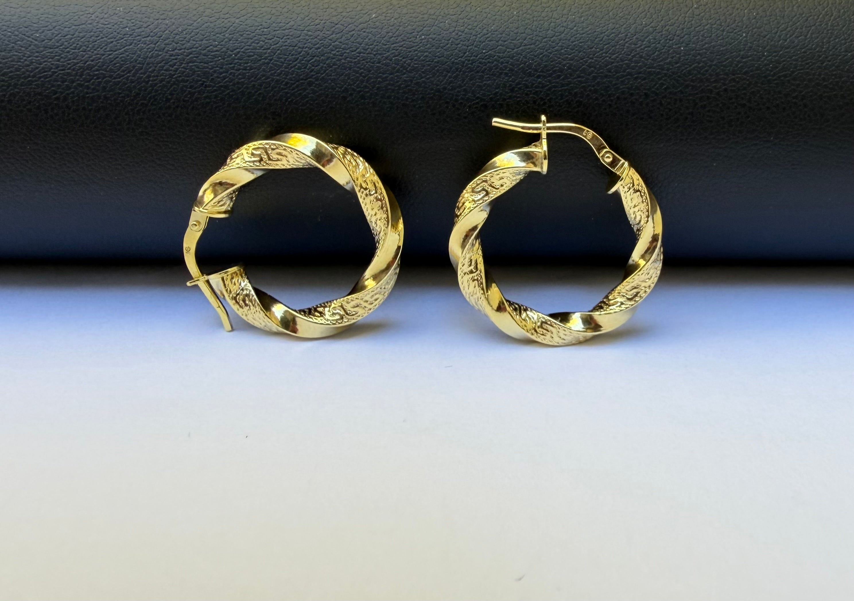 Argollas Torcidas Versace (Paso 2) Oro 10k