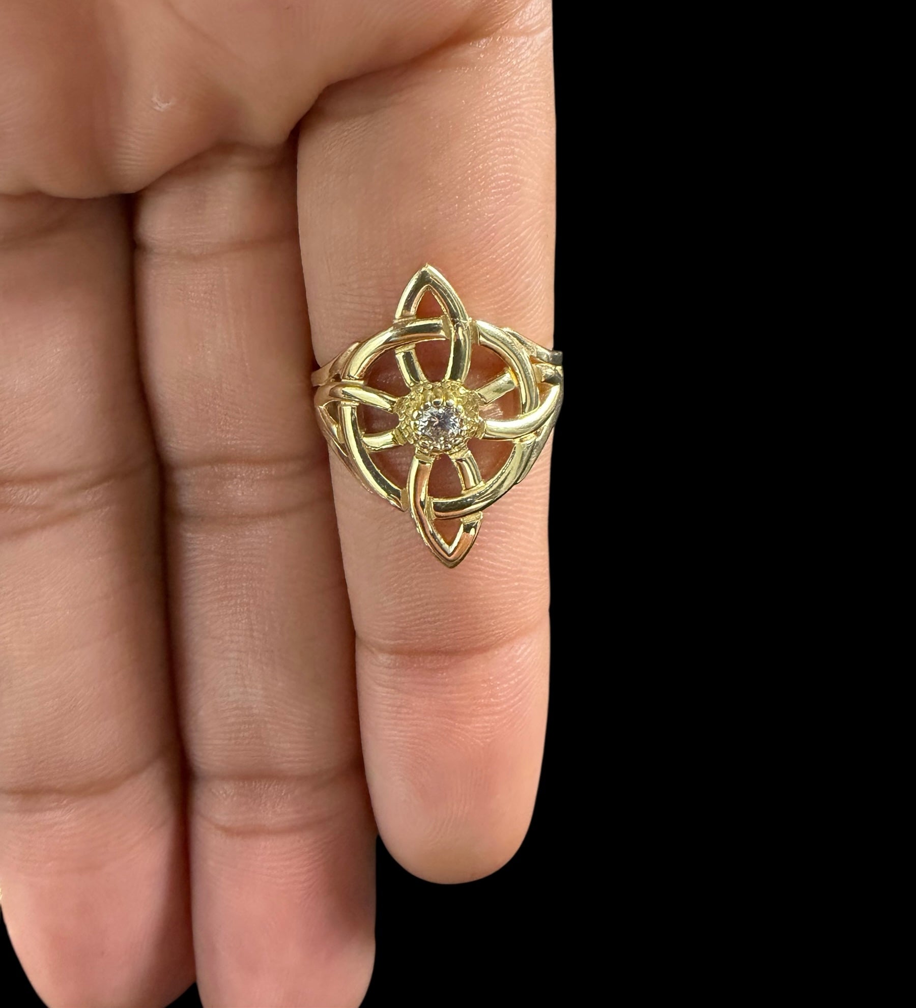 Anillo de Nudo de Bruja en Oro 10k