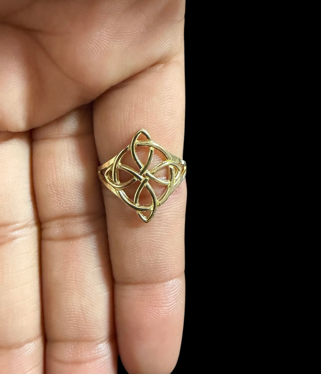 Anillos de Nudo de Bruja en Oro 10k