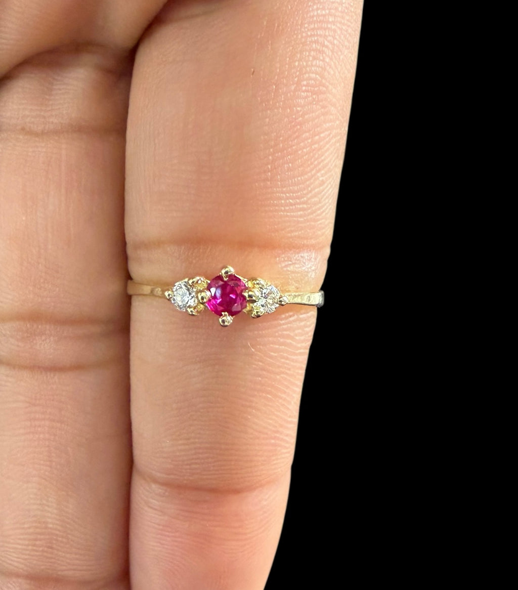 Anillo con Piedra en Oro 10k